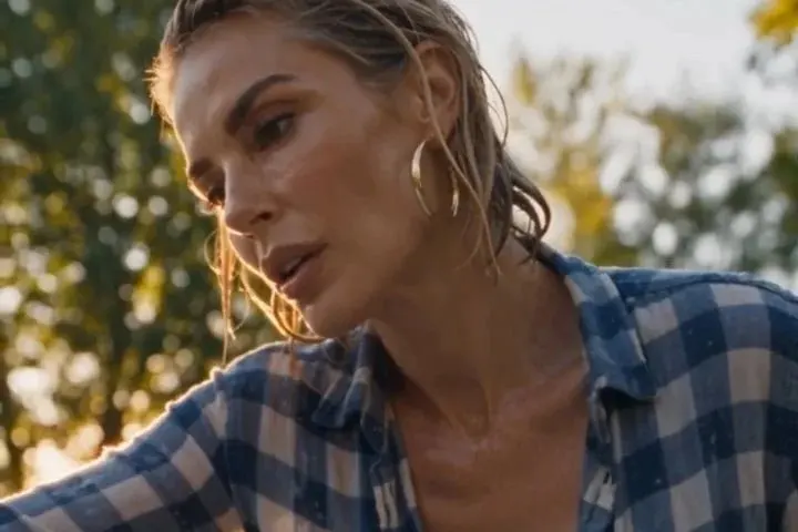Holly & Veronica’s Shared Man – opening frame of episode 1