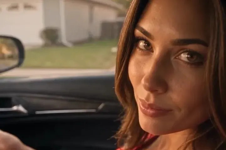 My Girlfriend's Mom Needs A Ride – opening frame of episode 1